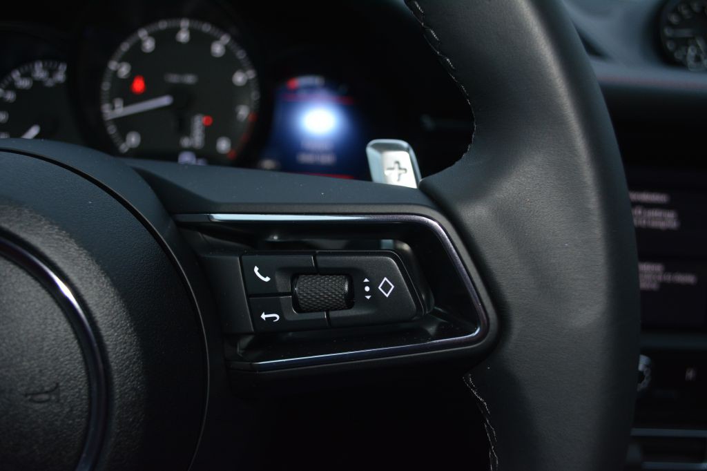 2025 Porsche Macan Image 19