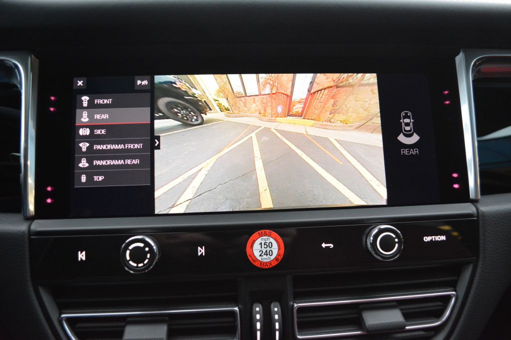 2025 Porsche Macan Image 20