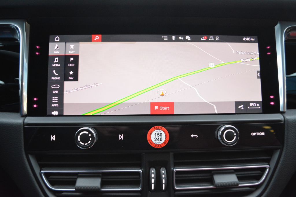 2025 Porsche Macan Image 23