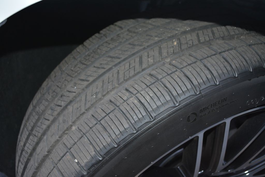 2025 Porsche Macan Image 6