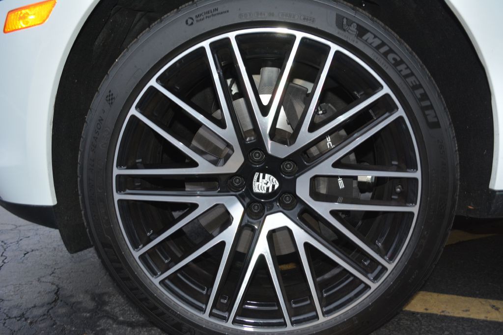 2025 Porsche Macan Image 7