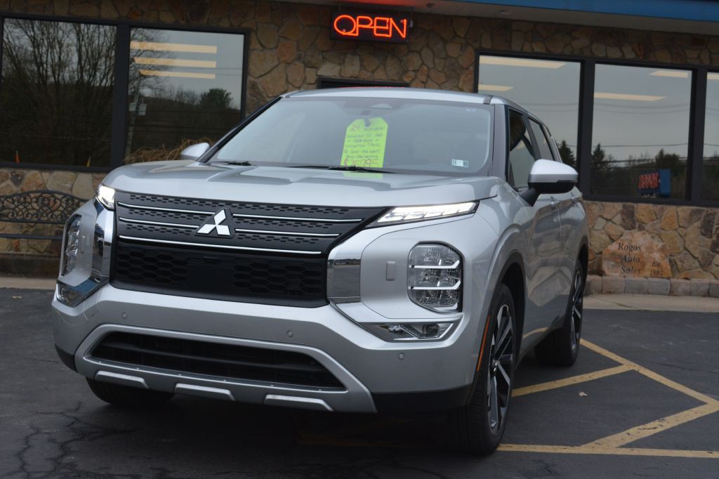 2024 Mitsubishi Outlander Image 1