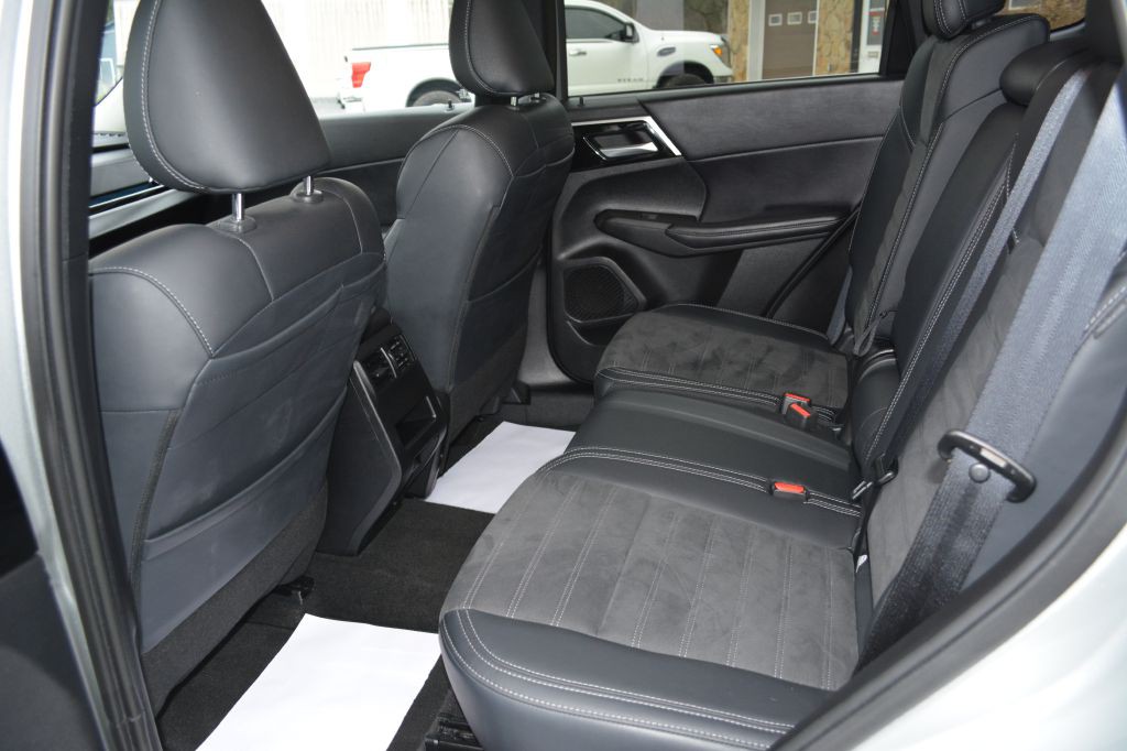 2024 Mitsubishi Outlander Image 11