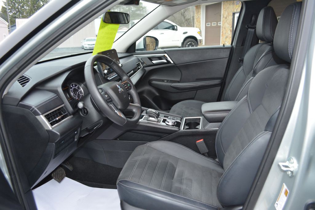 2024 Mitsubishi Outlander Image 12