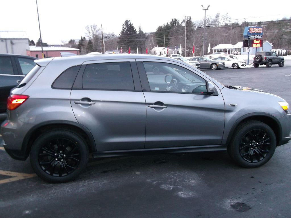 2018 Mitsubishi Outlander Image 3