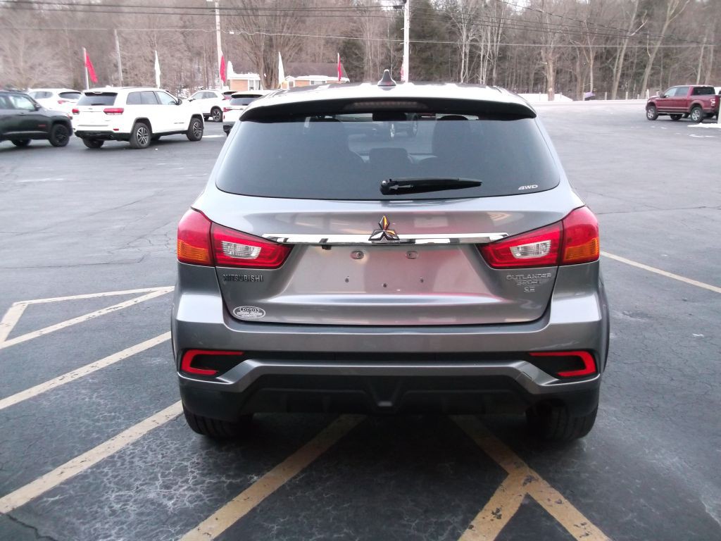 2018 Mitsubishi Outlander Image 4