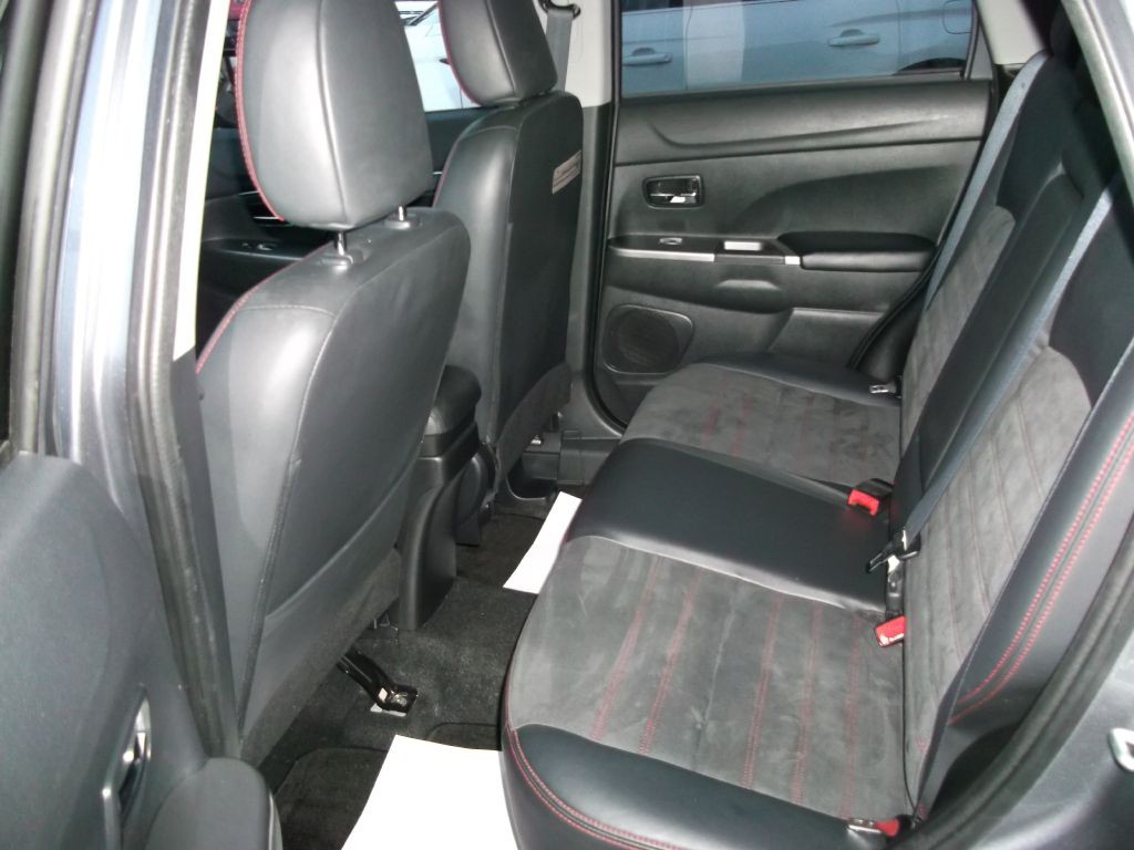 2018 Mitsubishi Outlander Image 11