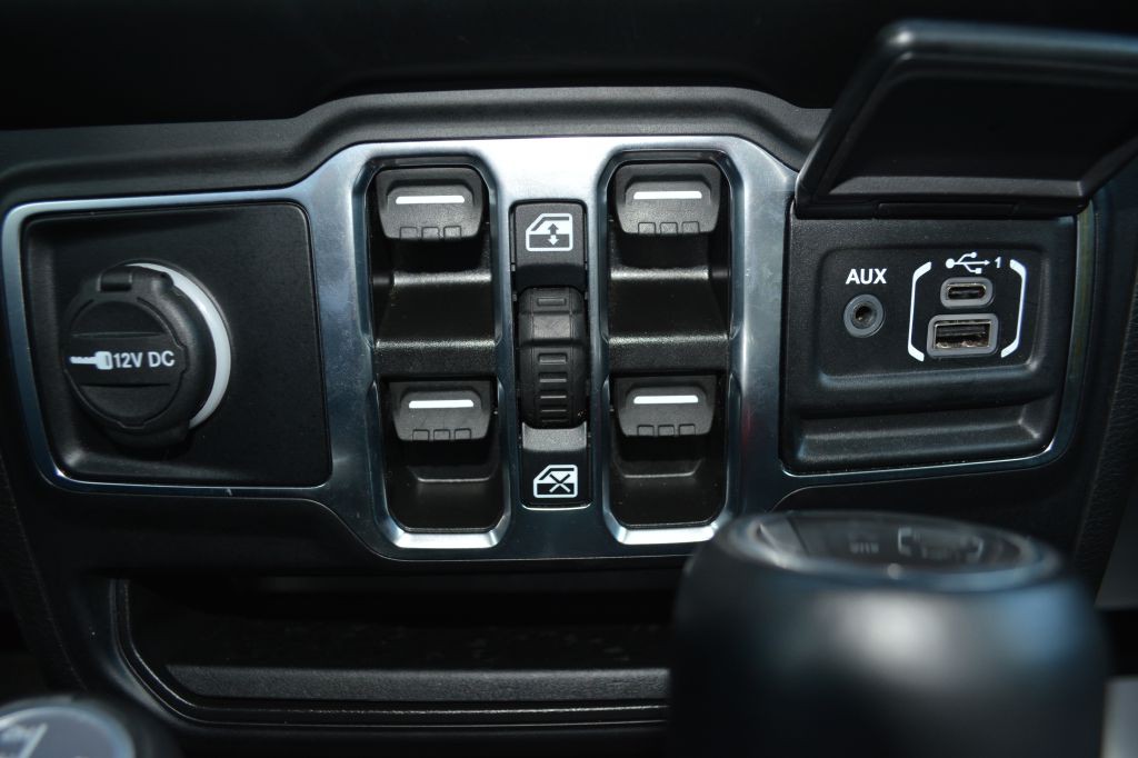 2023 Jeep Wrangler Image 18