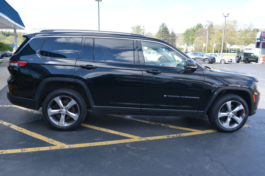 2022 Jeep Grand Cherokee Image 3