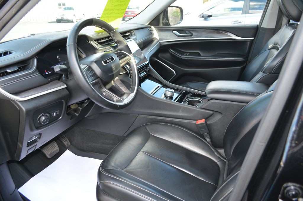 2022 Jeep Grand Cherokee Image 12