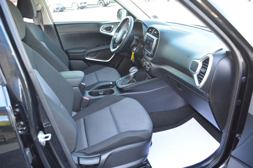 2023 Kia Soul Image 8