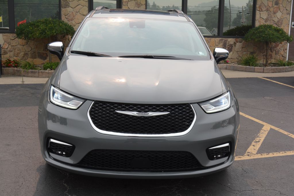2023 Chrysler Pacifica Image 2