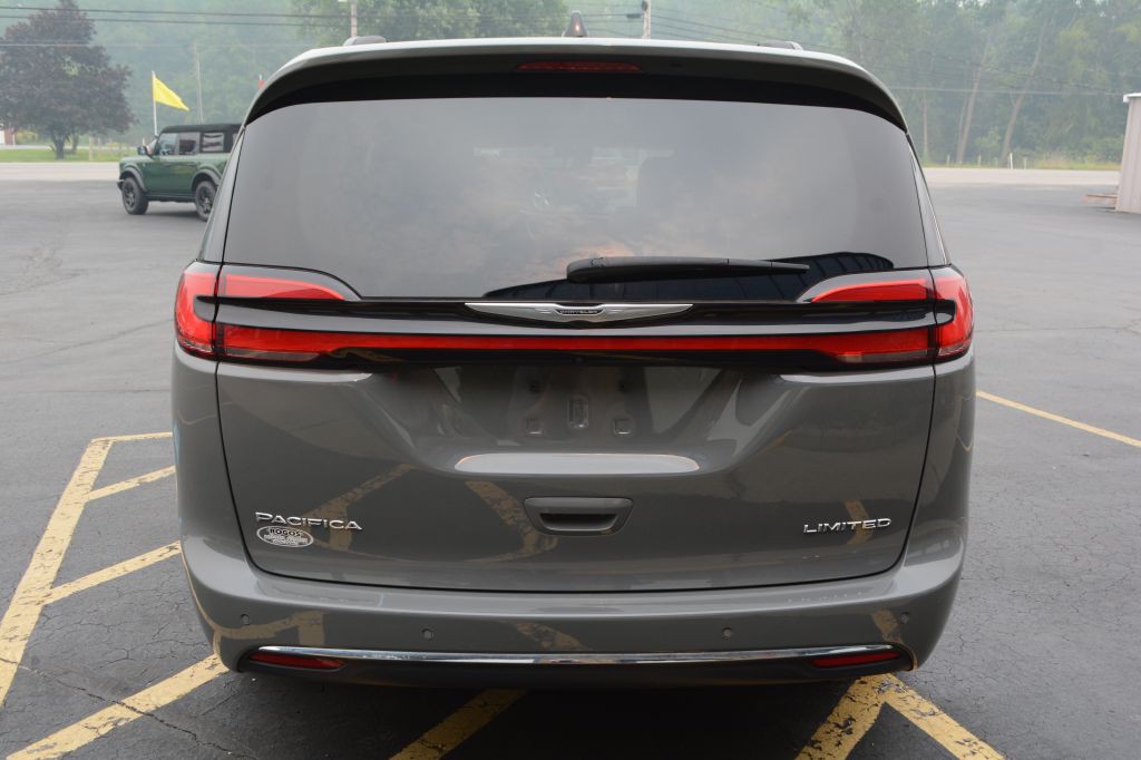 2023 Chrysler Pacifica Image 4
