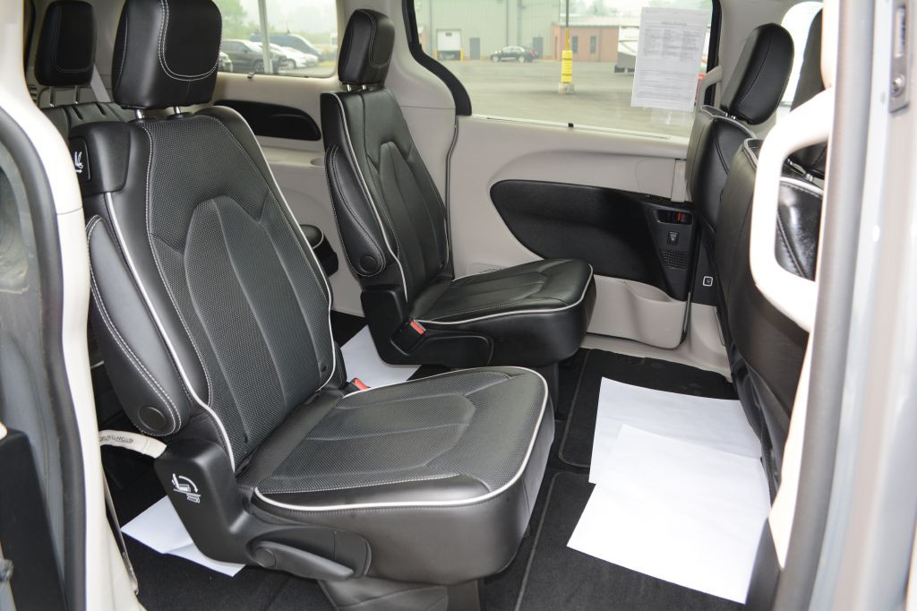 2023 Chrysler Pacifica Image 9