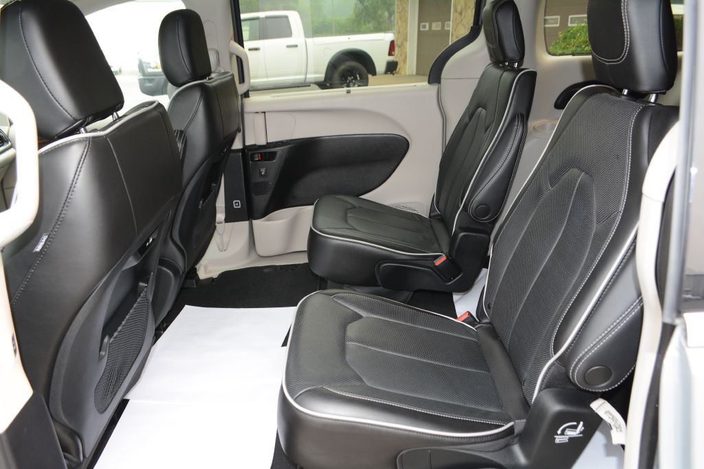 2023 Chrysler Pacifica Image 11