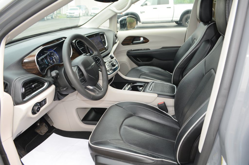2023 Chrysler Pacifica Image 12