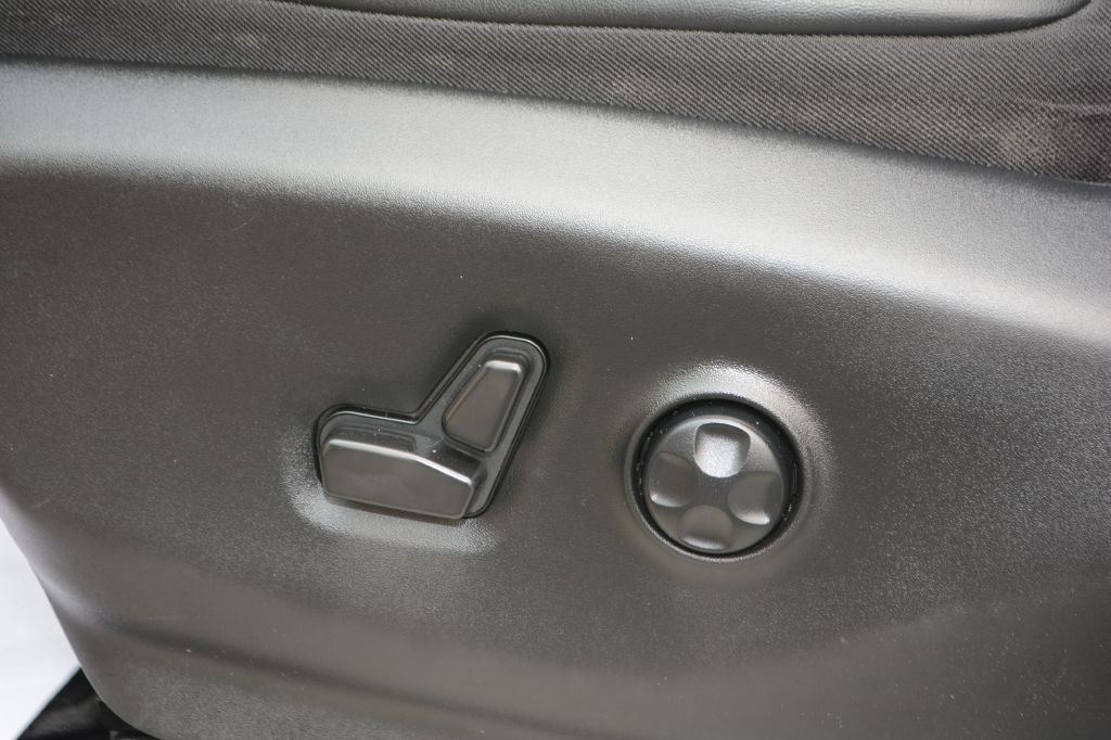 2023 Chrysler Pacifica Image 13