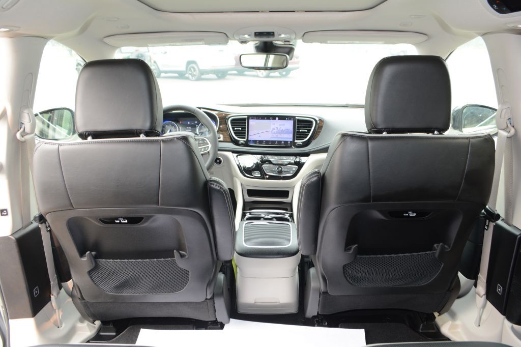 2023 Chrysler Pacifica Image 15