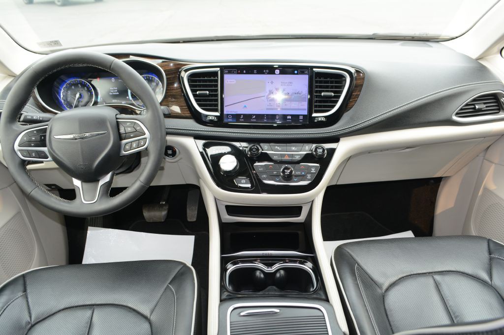 2023 Chrysler Pacifica Image 16