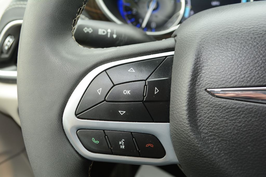 2023 Chrysler Pacifica Image 18