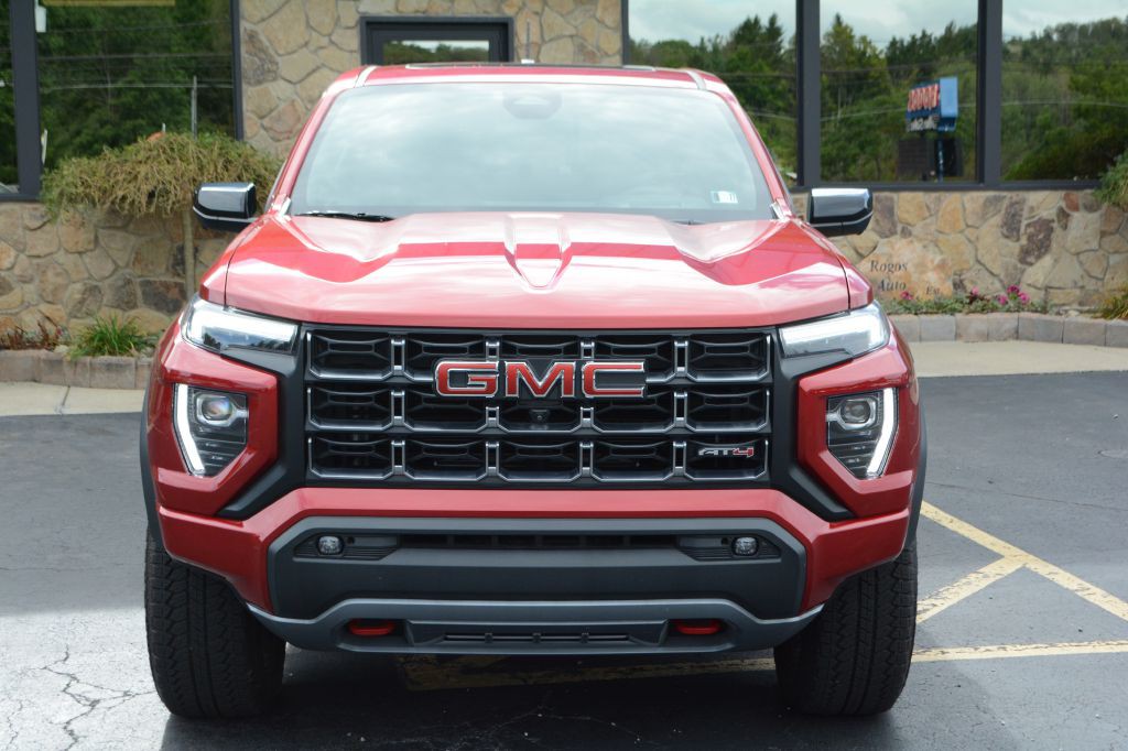 2025 GMC Canyon Image 2