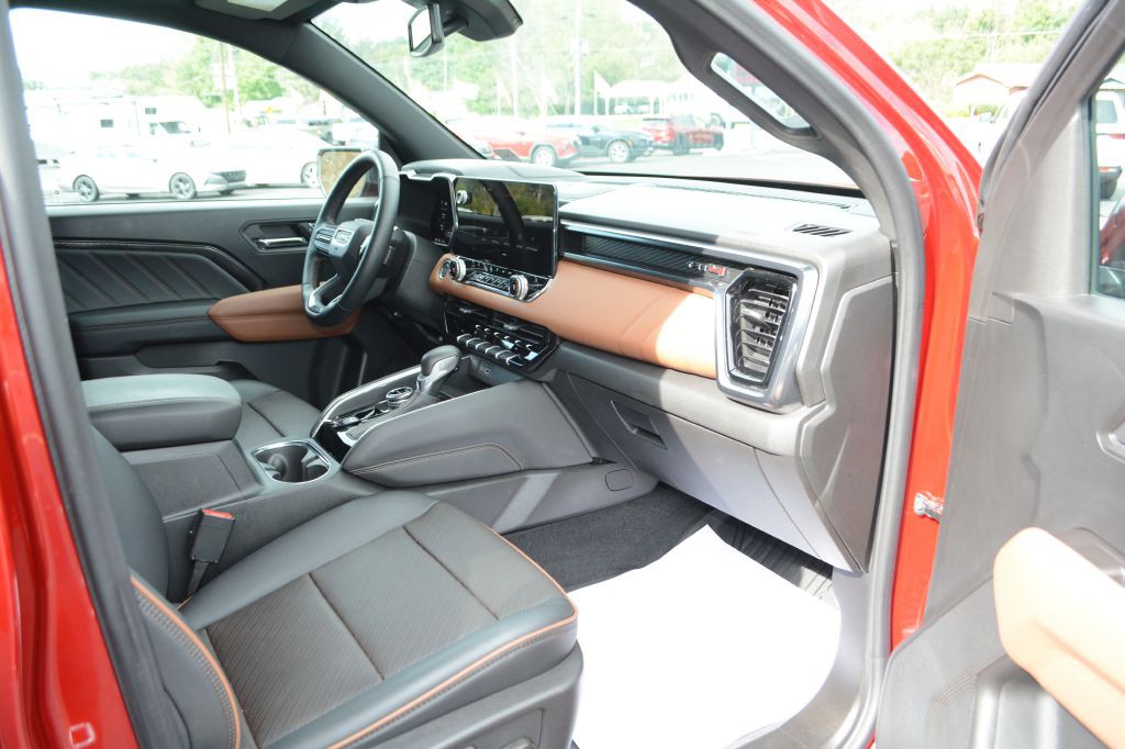 2025 GMC Canyon Image 8