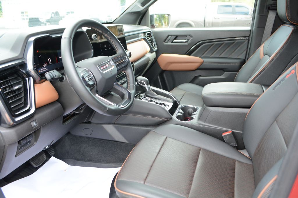 2025 GMC Canyon Image 12