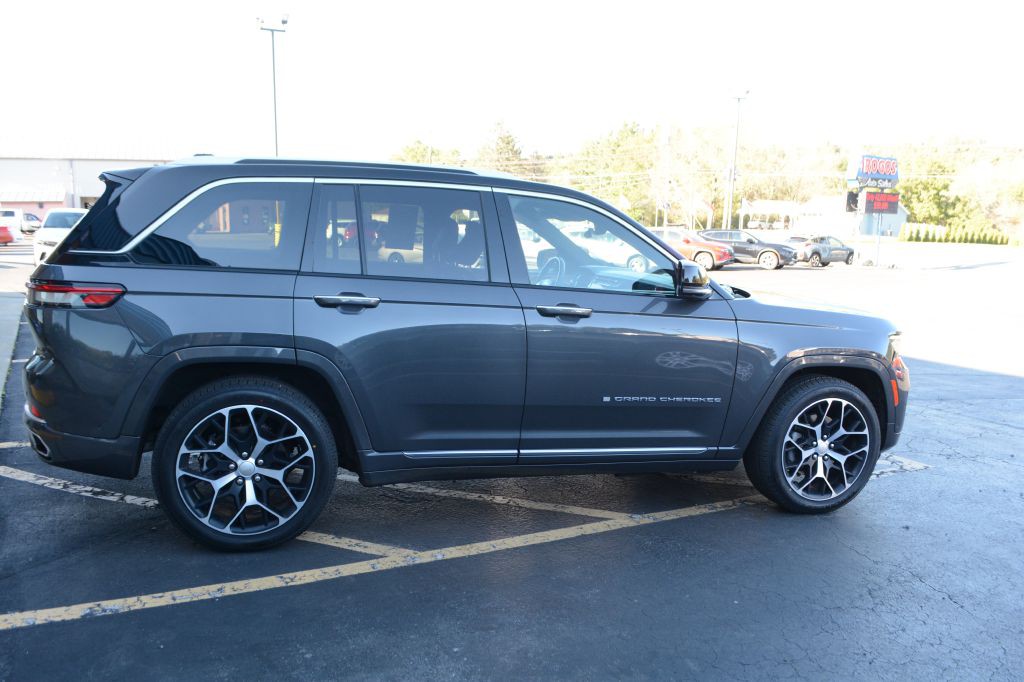 2023 Jeep Grand Cherokee Image 3