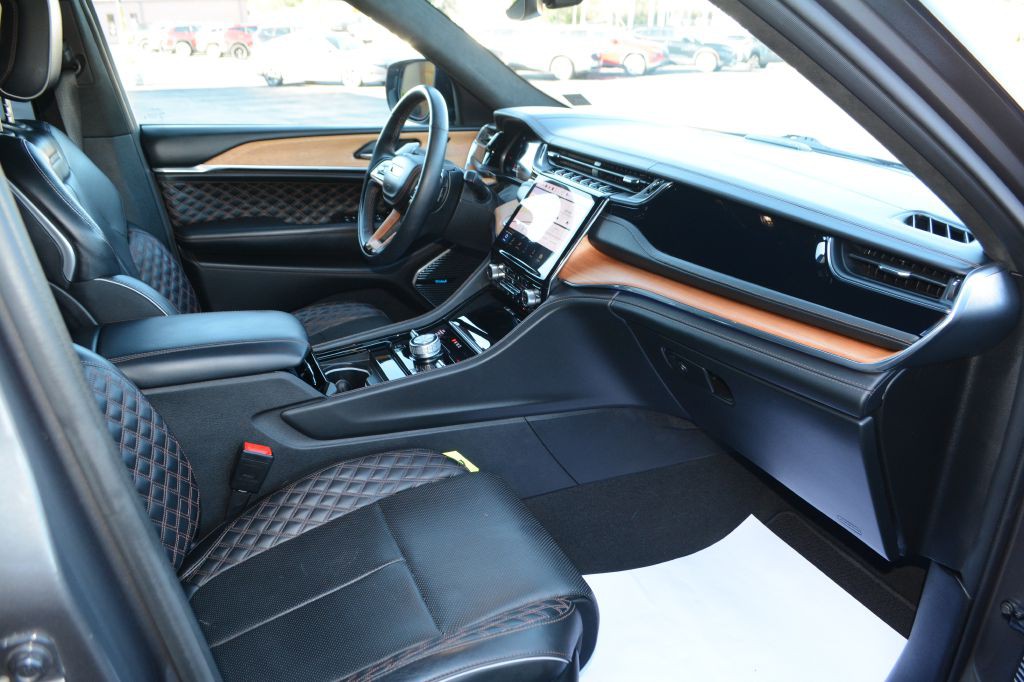 2023 Jeep Grand Cherokee Image 8