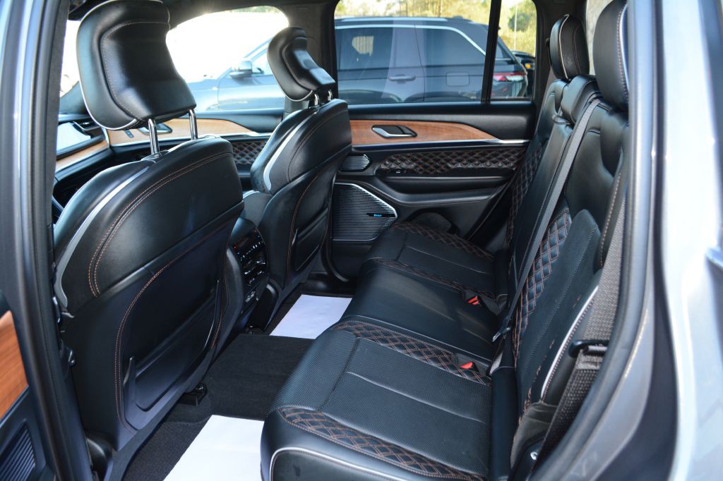 2023 Jeep Grand Cherokee Image 11