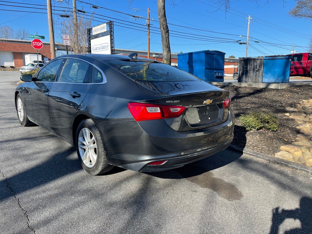 2016 Chevrolet Malibu Image 2