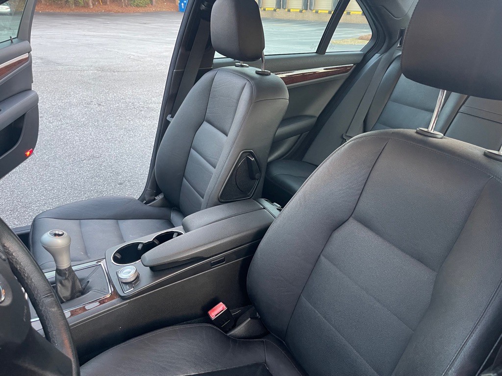 2009 Mercedes-Benz C-Class Image 16