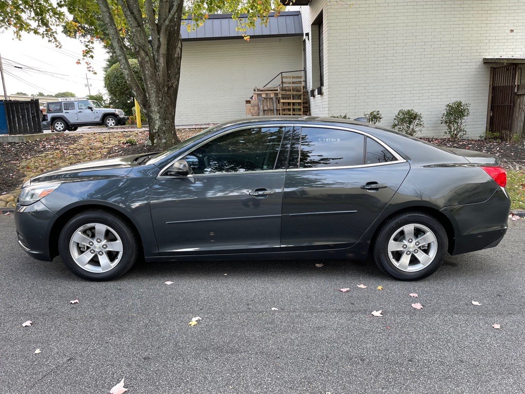 2014 Chevrolet Malibu Image 2
