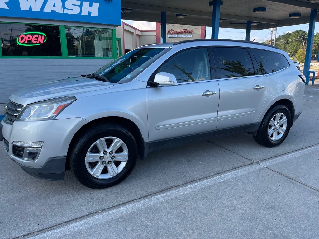 2013 Chevrolet Traverse Image 2
