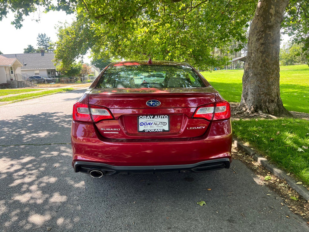 2018 Subaru Legacy Image 9