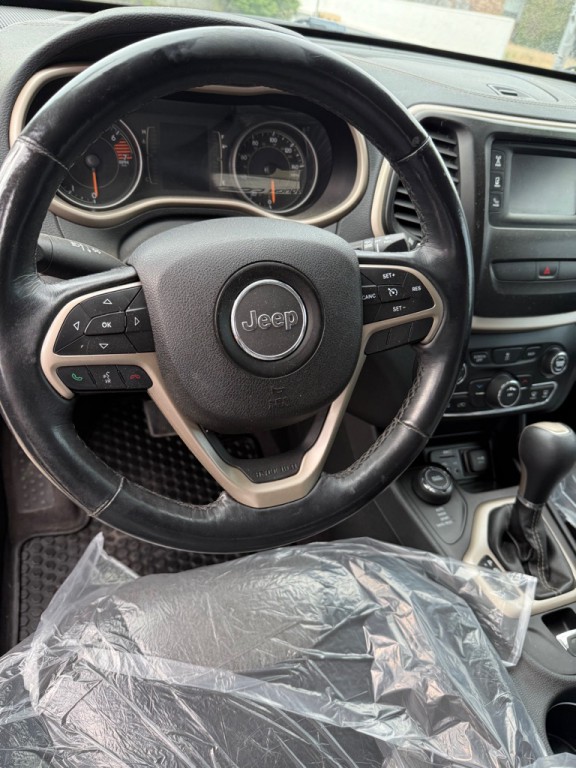 2016 Jeep Cherokee Image 17