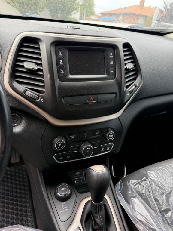 2016 Jeep Cherokee Image 18