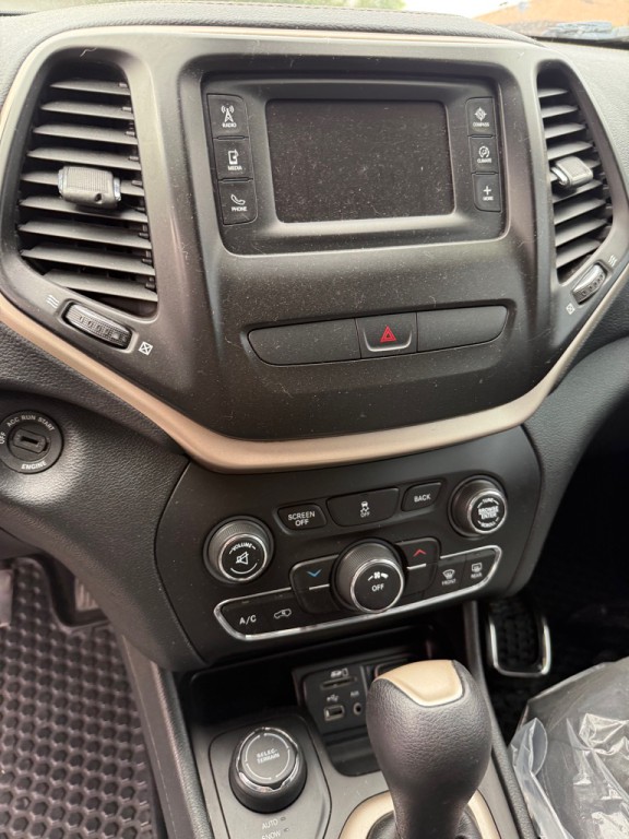 2016 Jeep Cherokee Image 19