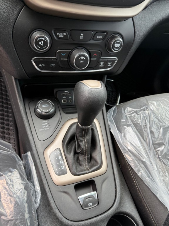2016 Jeep Cherokee Image 20