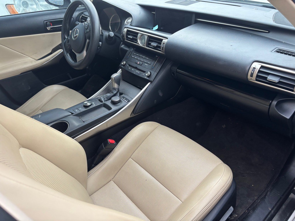 2016 Lexus IS 200t Image 4