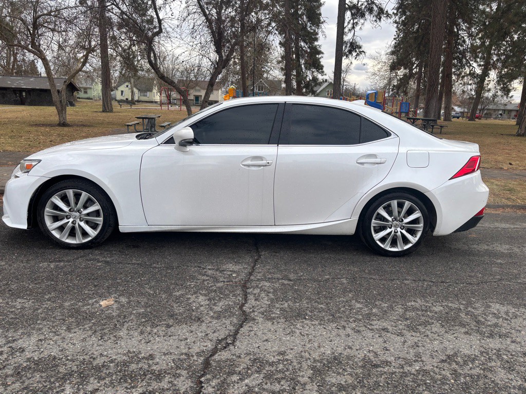 2016 Lexus IS 200t Image 7