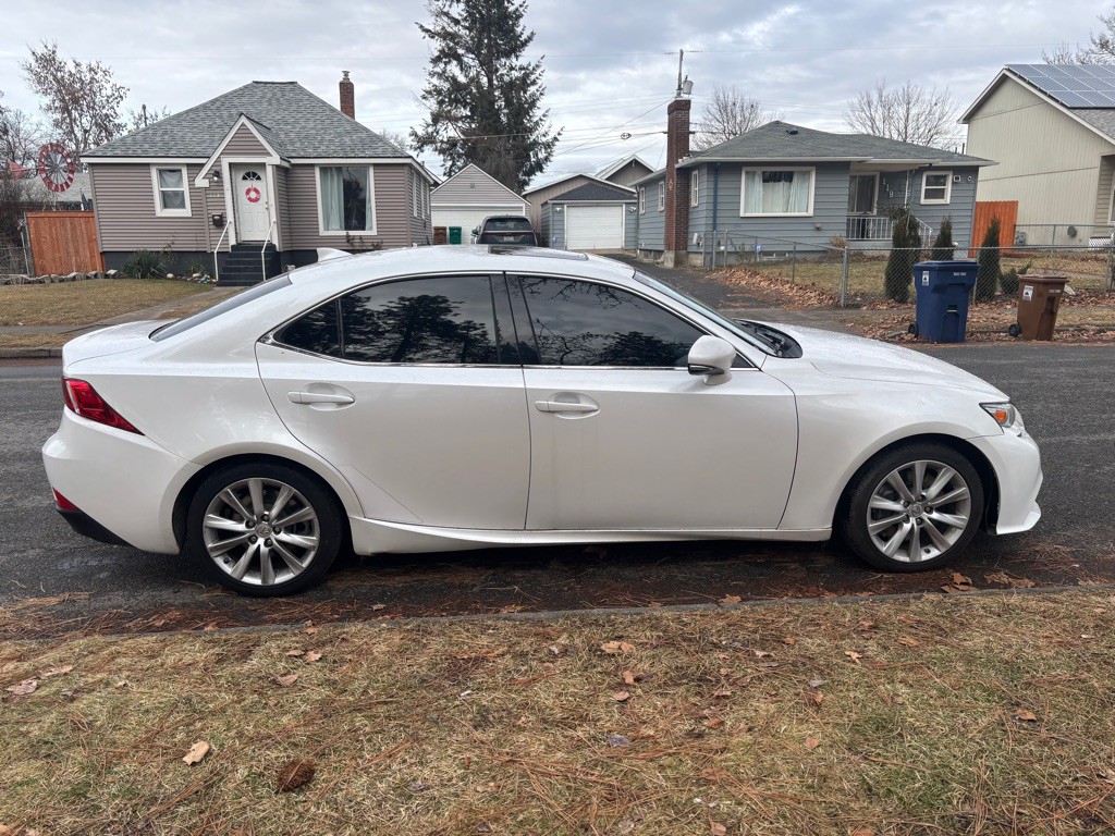 2016 Lexus IS 200t Image 10