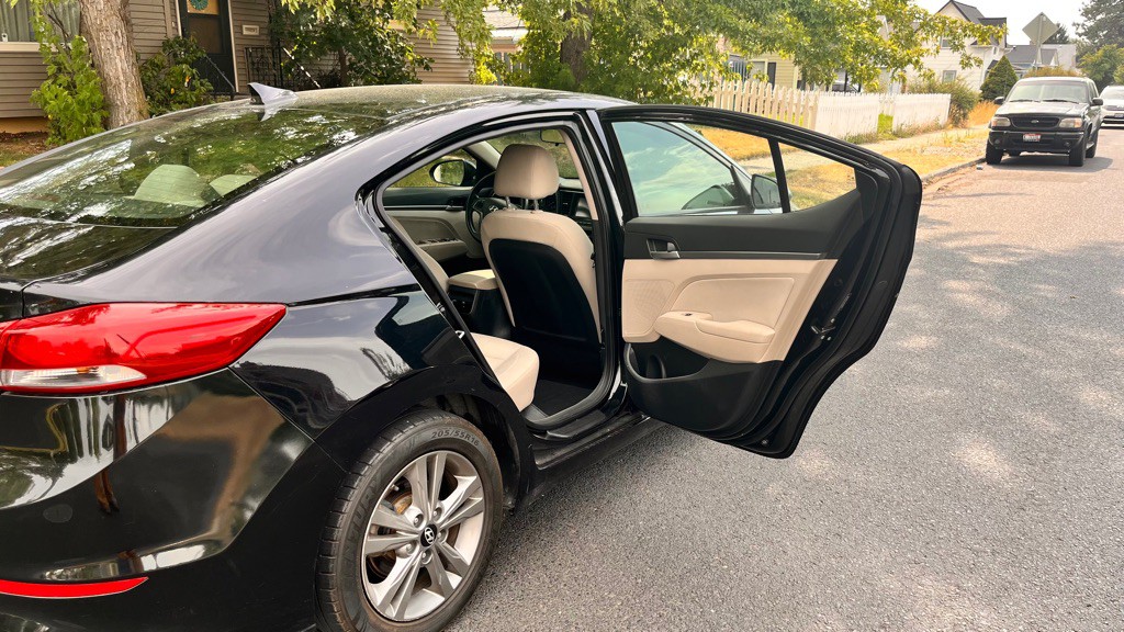 2018 Hyundai Elantra Image 8