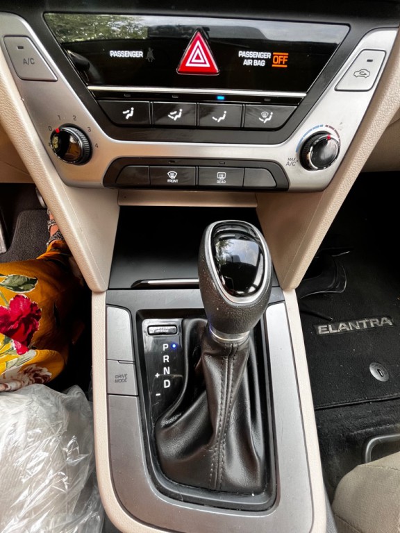 2018 Hyundai Elantra Image 16