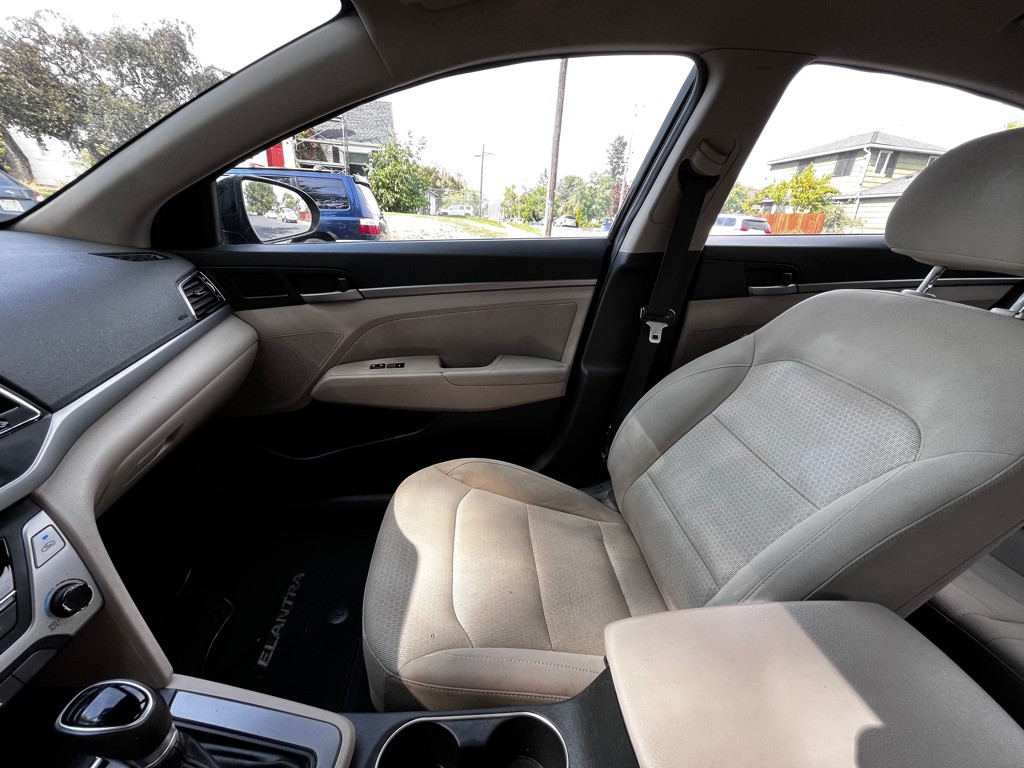 2018 Hyundai Elantra Image 17