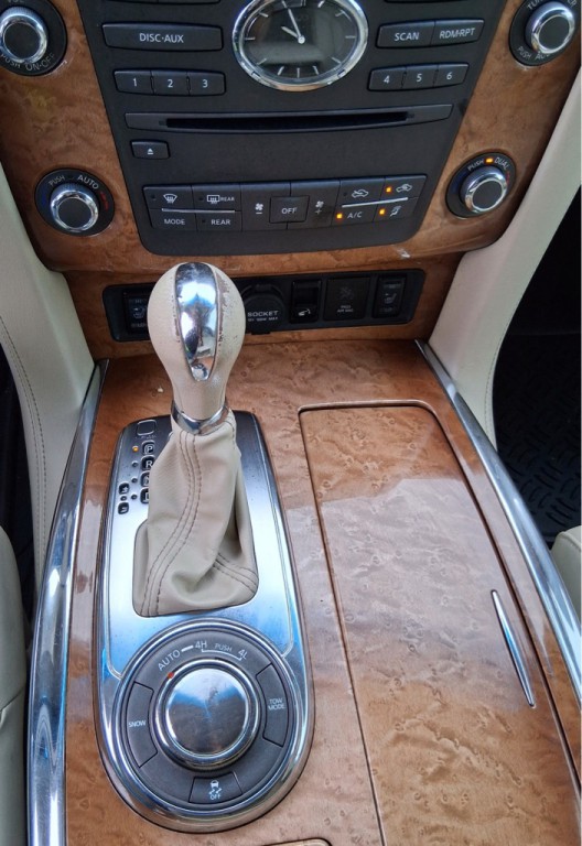 2014 INFINITI QX80 Image 10