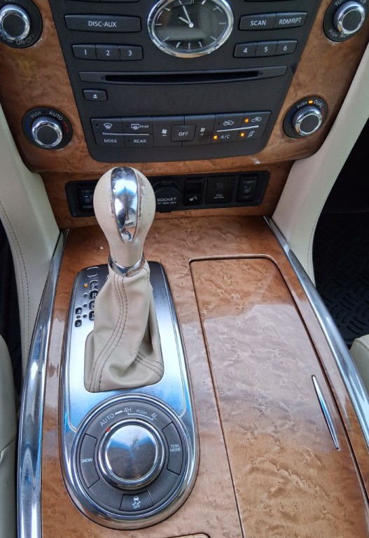 2014 INFINITI QX80 Image 18
