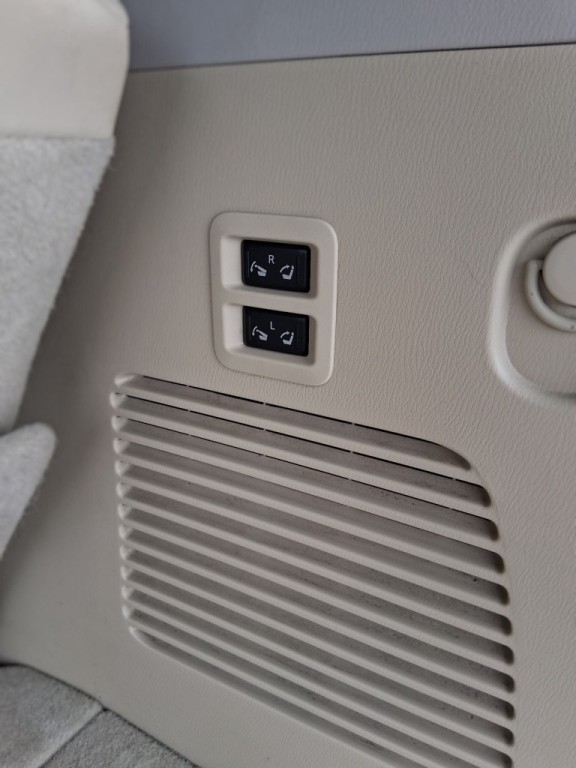 2014 INFINITI QX80 Image 30