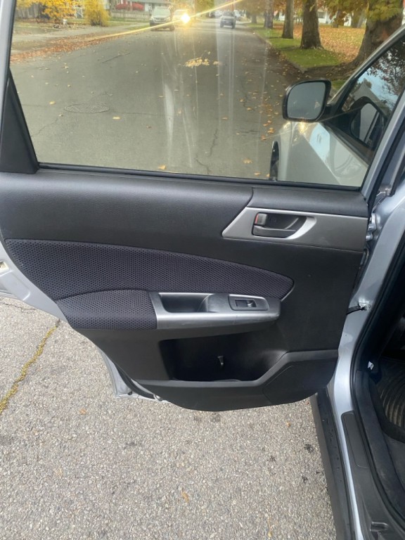 2012 Subaru Forester Image 9