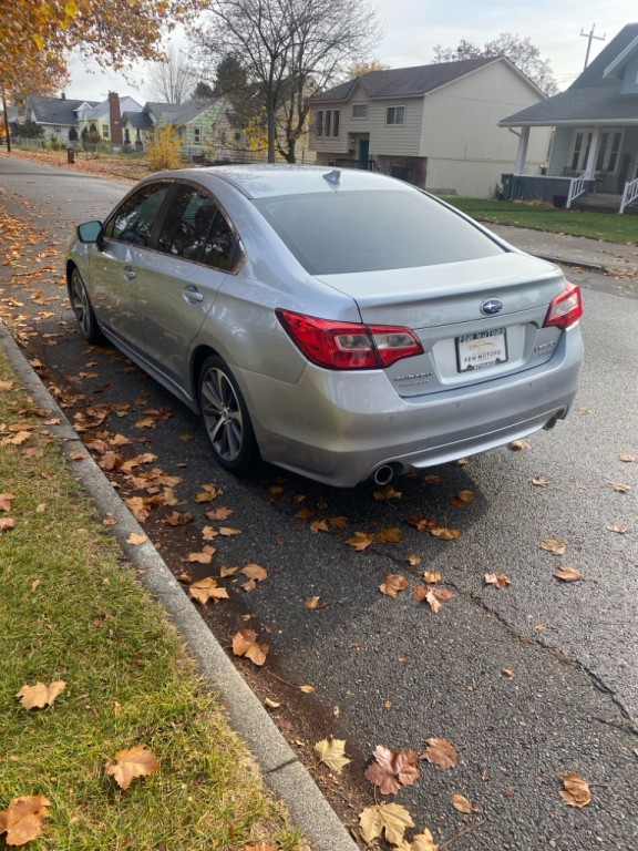 2017 Subaru Legacy Image 2